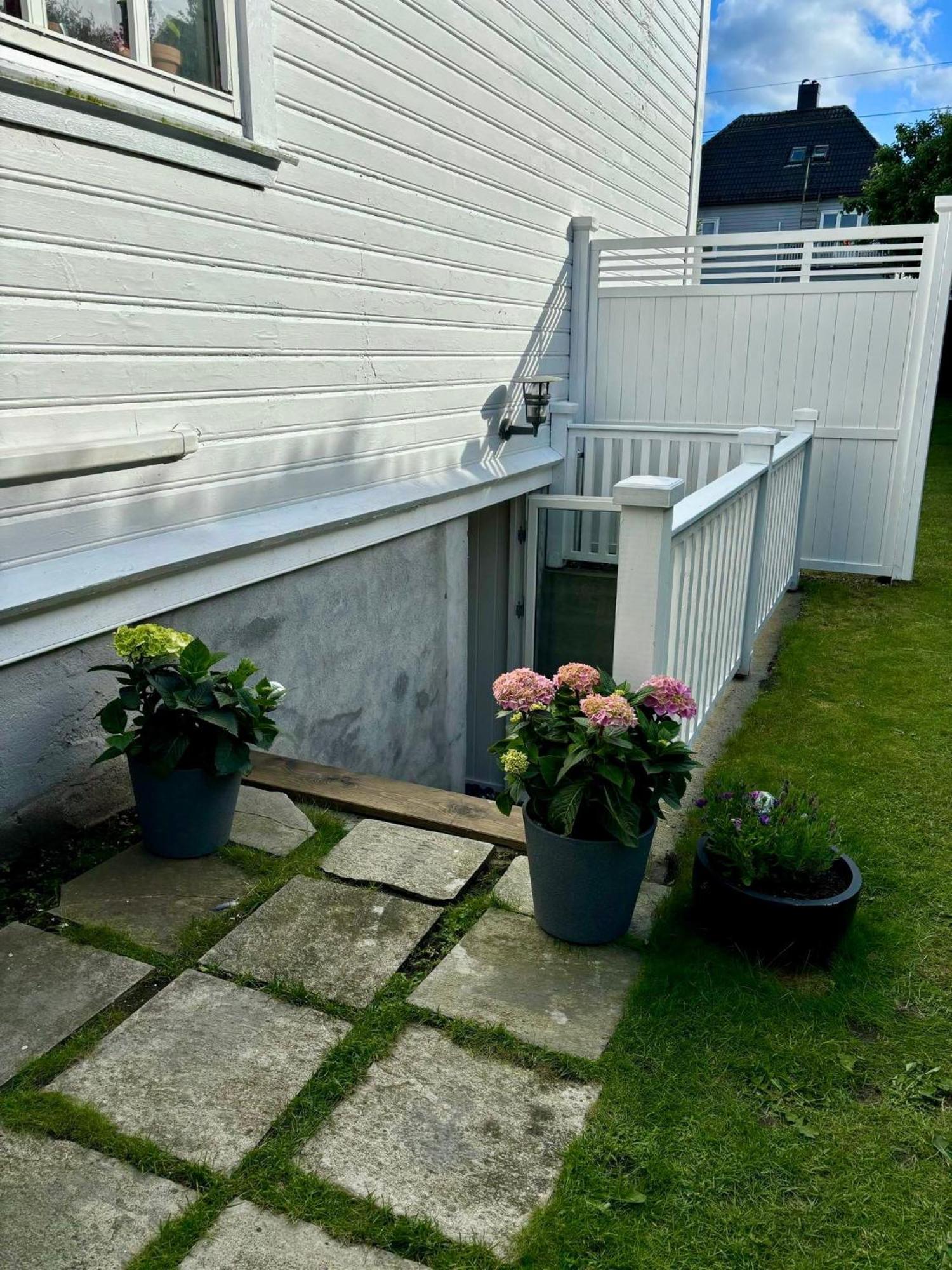 Down Town Apartment With Outside Area In Villa Kristiansand Exterior photo